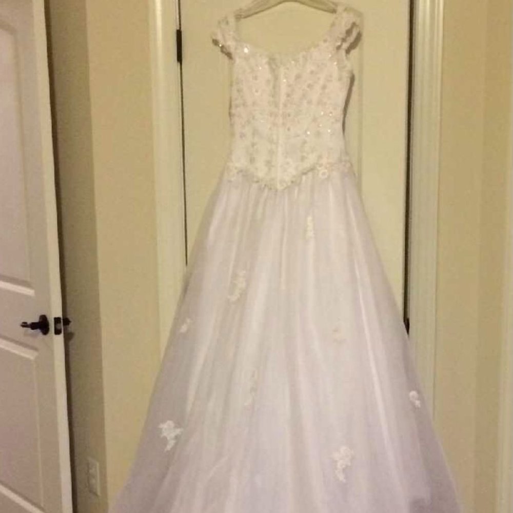 David's Bridal Michelangelo/ Style # 5023 White With Train Size 12 Never Worn